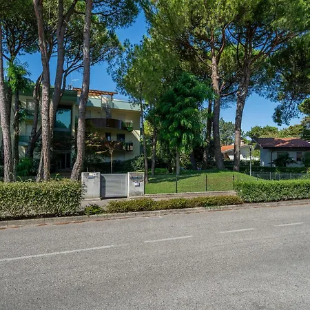 Guesthost - Lignano Riviera شقة